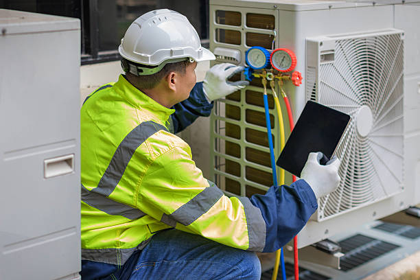 Professional Hvac technician working in Edgewood, IN